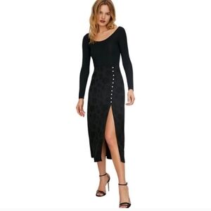 Aritzia Wilfred Baroque Satin Floral print side slit with pearl buttons